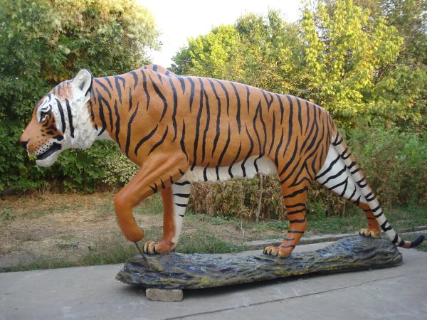 Тигр большой, скульптура из бетона