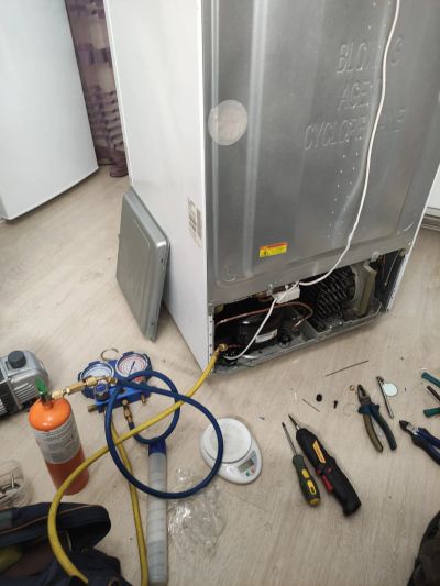 Замена компрессора на холодильнике LG,  с линейного на асинхронный с применением специального модуля обманки. 