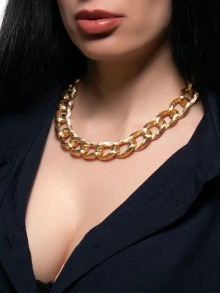 Съемка украшений на модели