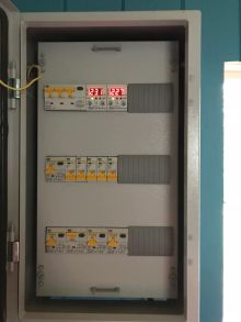 Сборка и монтаж электрического щита для бани (установлена каскадная защита дифференциальных автоматов и защита от перепадов напряжения)