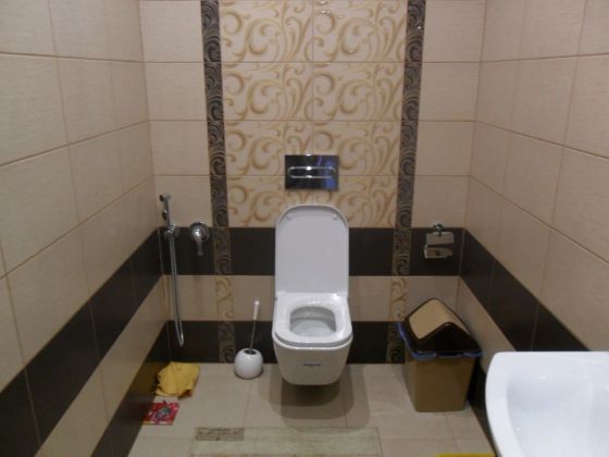 Туалет под ключ, плитка, короба, сантехника: трубы, инсталляция, гигиенический душ.