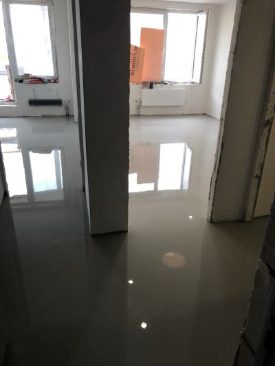 Выравнивание наливным полом 