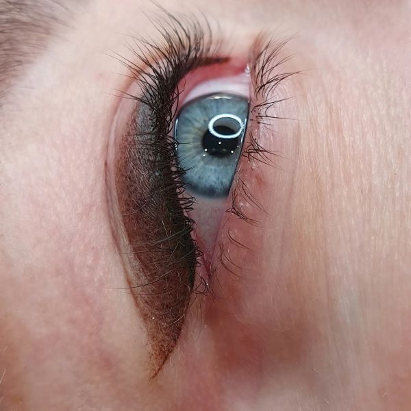 Перманентный макияж глаз стрелочки с растушевкой 