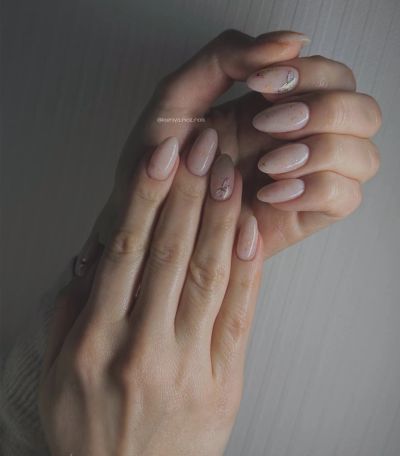 Было выполнено:
Снятие покрытия+ комбинированный маникюр+ укрепление ногтей гелем+ камуфлирующее покрытие+ дизайн 
