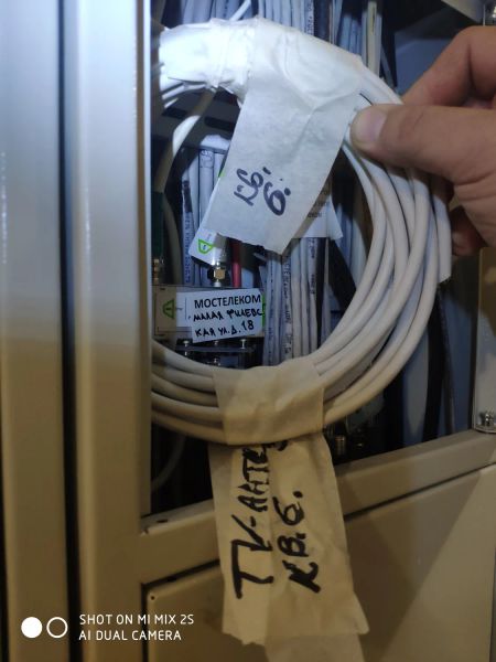 Прокладка антенного кабеля от слабо - точного щитка абонента в общий щиток на этаже. 