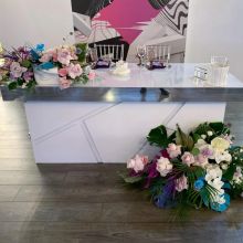 Оформление президиума, столов гостей и фотозоны цветами