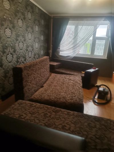 На этом фото диван плысосилаи чистила порагенератором