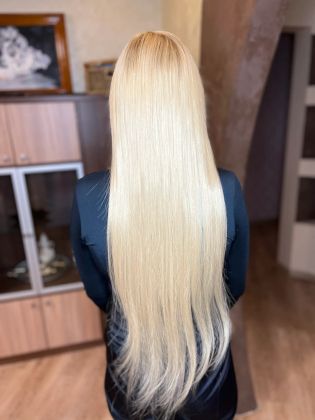 Наращивание волос: длинные светлые локоны, эффектный объём