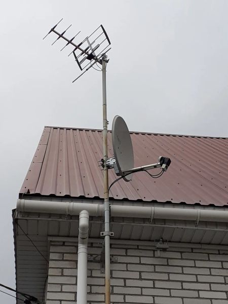 Установка трубостойки для приема спутникого сигнала DVB S2
и приема эфирного цифрового сигнала DVB T2 (д.Разметелево)