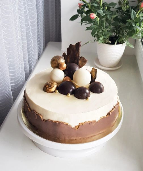 торт с декором из бельгийского шоколада