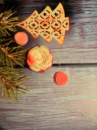 Мыло ручной работы.