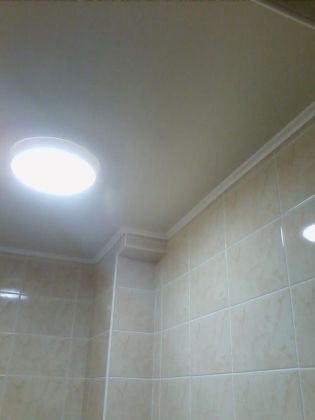 Потолок ПВХ + монтаж светильника