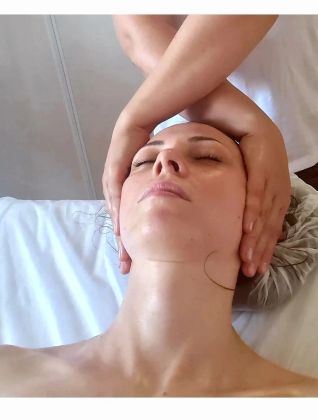 Массаж лица: расслабление мышц и снятие напряжения.