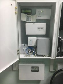 Шкаф с пультом С2000М, преобразователем С2000-Ethernet по локальной сети и приемным прибором Сигнал-20П