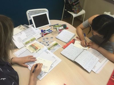 Тема: адрес проживания, интересы. 
На занятии подписываем почтовые открытки. 