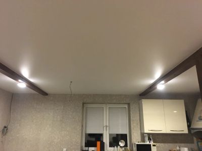 Матовый натяжной потолок в частном доме