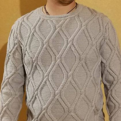 Классический мужской свитер , рисунок аранами . 
