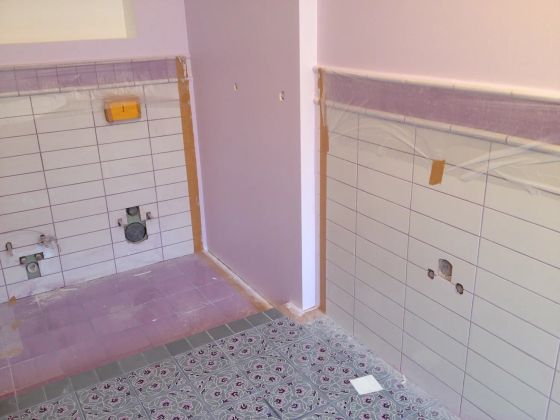 Покраска стен в женской ванной комнате. Таунхаус