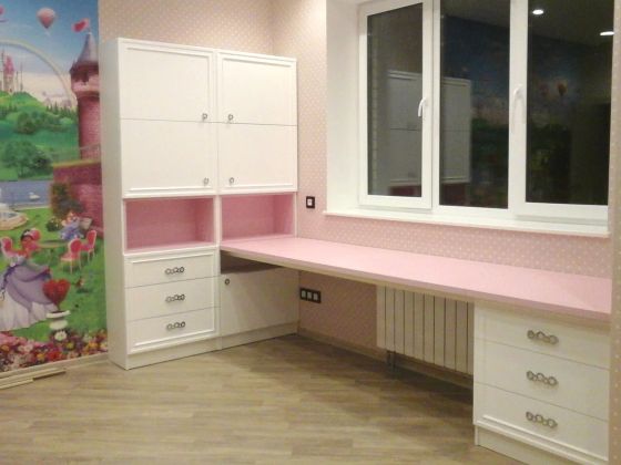 Изготовление и установка в детской комнате шкафа и письменного стола для двух детей