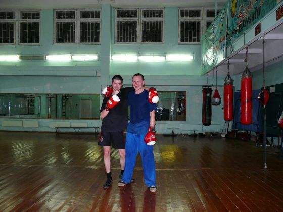 тренировки по боксу в спортивном зале (2013)