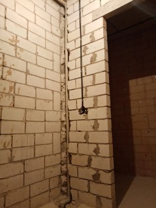 Демонтаж узла ввода и перенос стояка ГВС в стену и далее под потолок