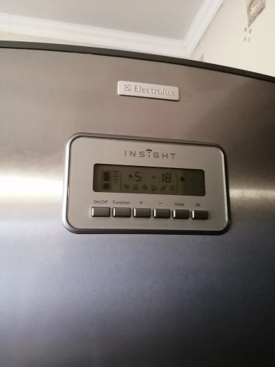 Холодильник Electrolux (Электролюкс). Обмерзает испаритель. Замена датчика температуры.