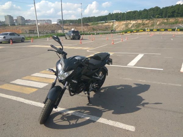 Учебный мотоцикл Bajaj150ns