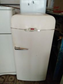 Ремонтирую старые советские холодильники.
