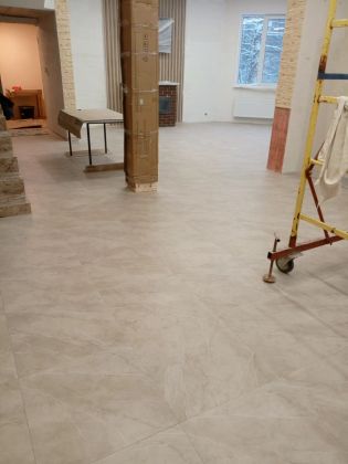 Укладка плитки с затиркой швов