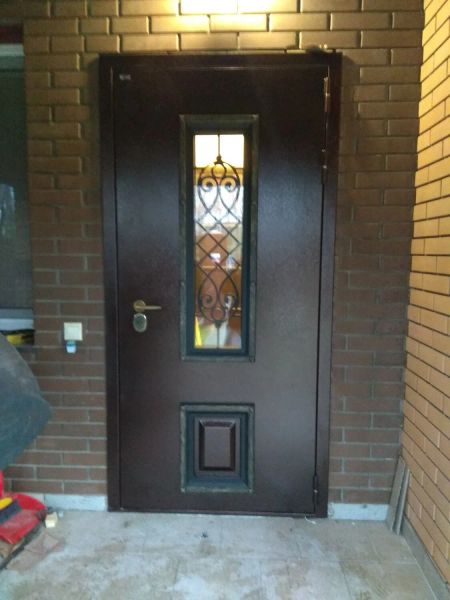 Реализация и монтаж входной двери в  котедж