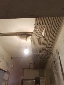 Ремонт Квартиры в г.Мытищи - прокладка новой электрики по потолку (далее подвесной потолок из гипсокартона)