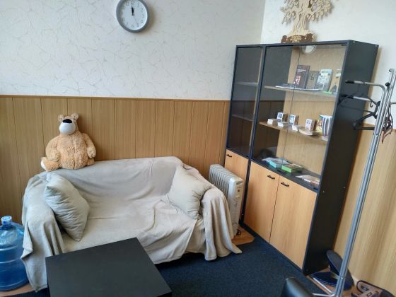 Психологические консультации проводятся в уютном кабинете в центре Казани, снабженном всем необходимым для комфортной и продуктивной работы по адресу Правобулачная 13 (офис 413)