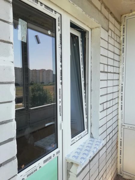 Балконный блок. Профиль REHAU, фурнитура Maco. 
