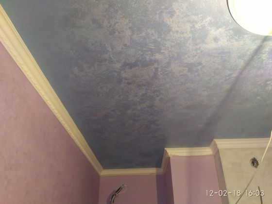 Декоративная краска «Бархан» на потолке и «Шелк» на стенах