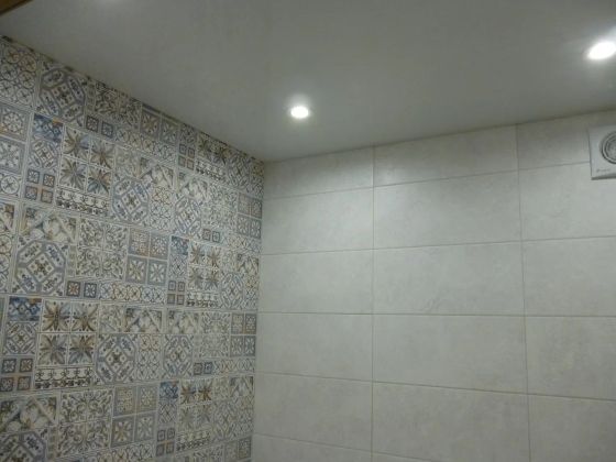 Ремонт ванны на Пушкина , с монтажом подвесного потолка и точечными светильниками