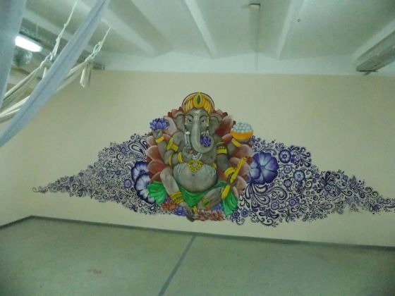 Ганеша в студии йоги. Цветная объёмная роспись акрилом, покрытие лаком