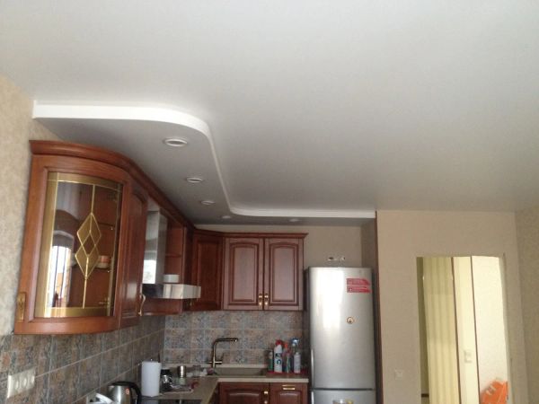 Двухуровневые натяжные потолки на кухню