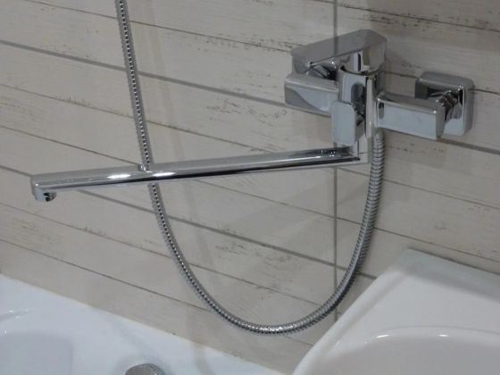 Установка смесителя в ванной на Комсомольском 44