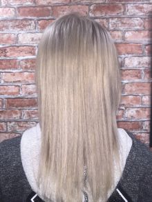 Выполнена смывка волос от средне русого до блонда, затем выполнена техника окрашивание в один тон