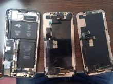 Замена дисплея на iPhone X.
Стояла копия, не работал тачскрин.
Установлен оригинал.

*На фото оригинал справа