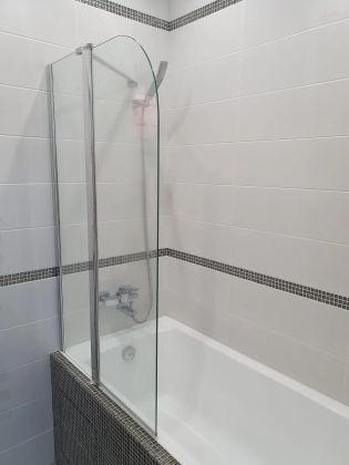Установка шторы в ванной (стекло)