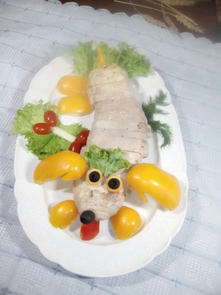Куриный рулет с омлетом и овощами