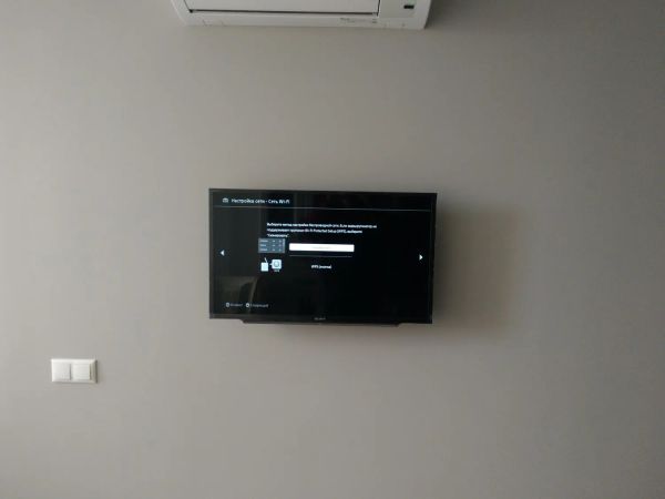 Монтаж ТВ на стену