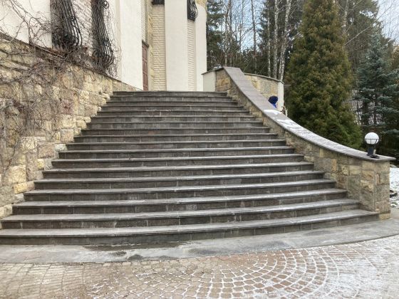 Реконструкция лестничного марша и крыльца