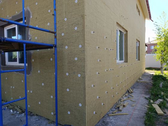 Утепление фасада минватой, дюбелирование 
