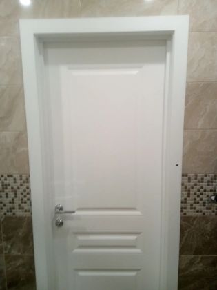 дверь в ванную с доборами