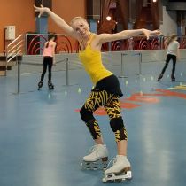 Ролл Холл. Обучение  Фигурному катанию на роликовых коньках. Постановка Скольжения