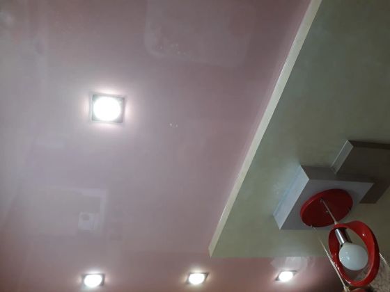 Конструкция потолка из гипсокартона многоуровневая,натяжной потолок, установка люстры, покраска потолка.