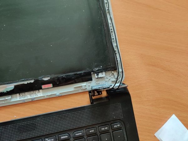 Ноутбук после падения, пользователь пробовал отремонтировать собственноручно, но неудачно и пожелал не покупать запасных частей и отремонтировать все максимально сурово и дёшево. 