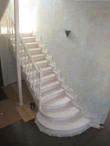 Изготовление и монтаж лестницы из лиственницы, с последующей покраской.